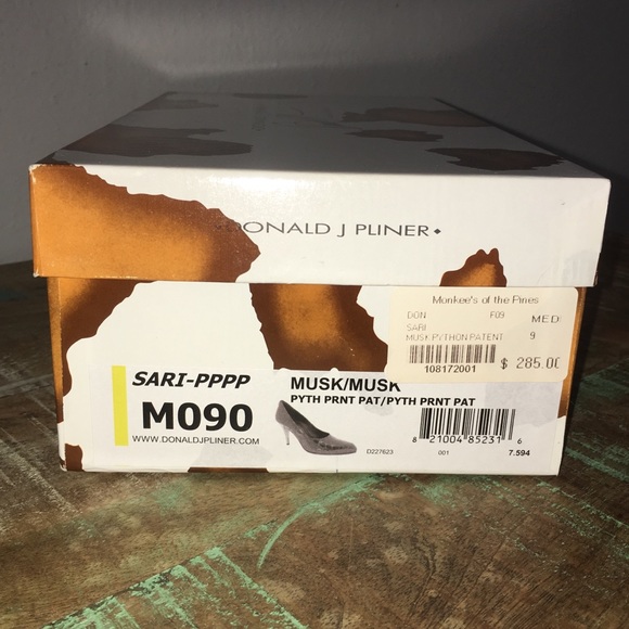 Donald J Pliner Python Heels - Picture 10 of 12